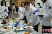塞尔维亚学生杭州学中国烹饪技法 获职业技能等级证书